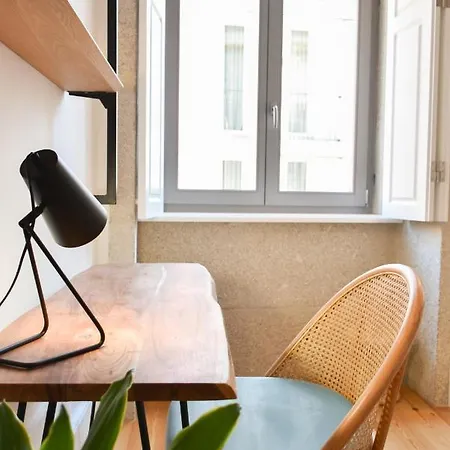 Lindo, Funcional E Charmoso Espaço - * Oporto